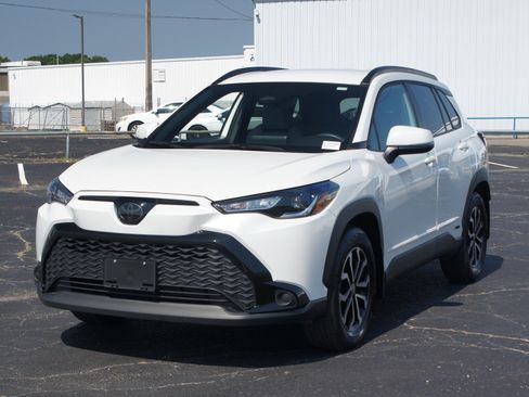 Used 2024 Toyota Corolla Cross AWD Hybrid image 2