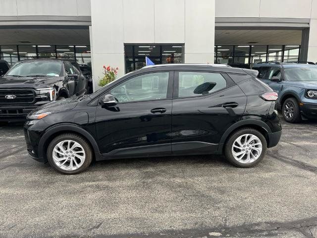 Used 2023 Chevrolet Bolt EUV LT w/ Driver Confidence Package FWD image 3