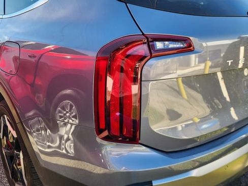 Used 2025 Kia Telluride S image 7