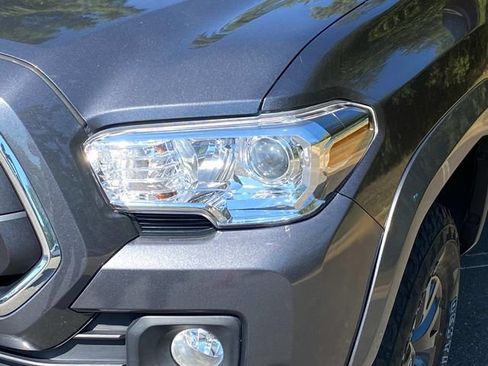 Used 2022 Toyota Tacoma SR5 w/ Technology Package RWD image 5