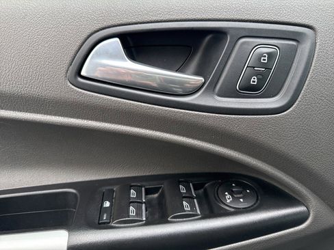 Used 2020 Ford Transit Connect XLT image 10