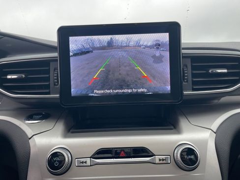 Used 2022 Ford Explorer XLT w/ Equipment Group 202A image 9