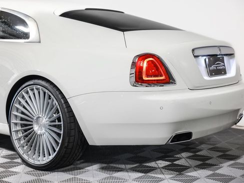 Used 2014 Rolls-Royce Wraith RWD image 18