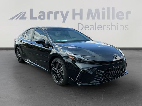 Used 2025 Toyota Camry XSE FWD image 7