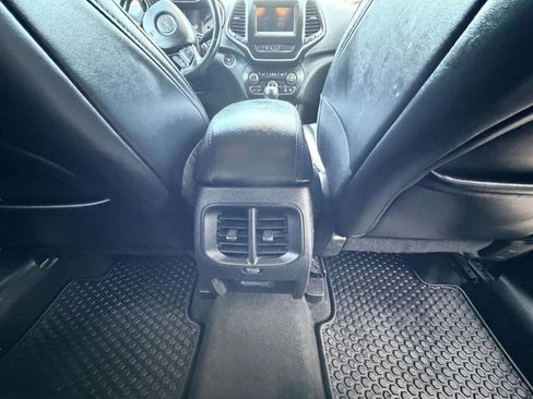 Used 2020 Jeep Cherokee Latitude Plus AWD/4WD image 23