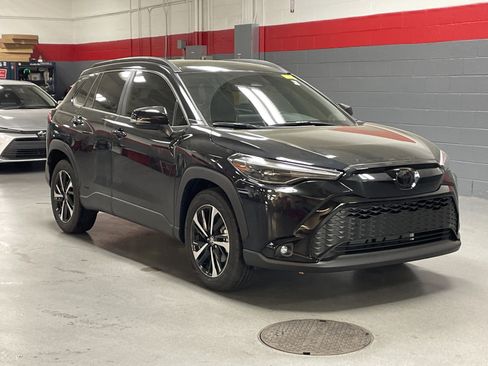 Used 2024 Toyota Corolla Cross XSE w/ Convenience Package image 3