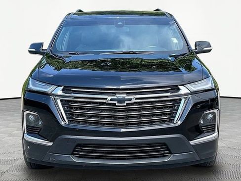 Used 2023 Chevrolet Traverse LT FWD image 2