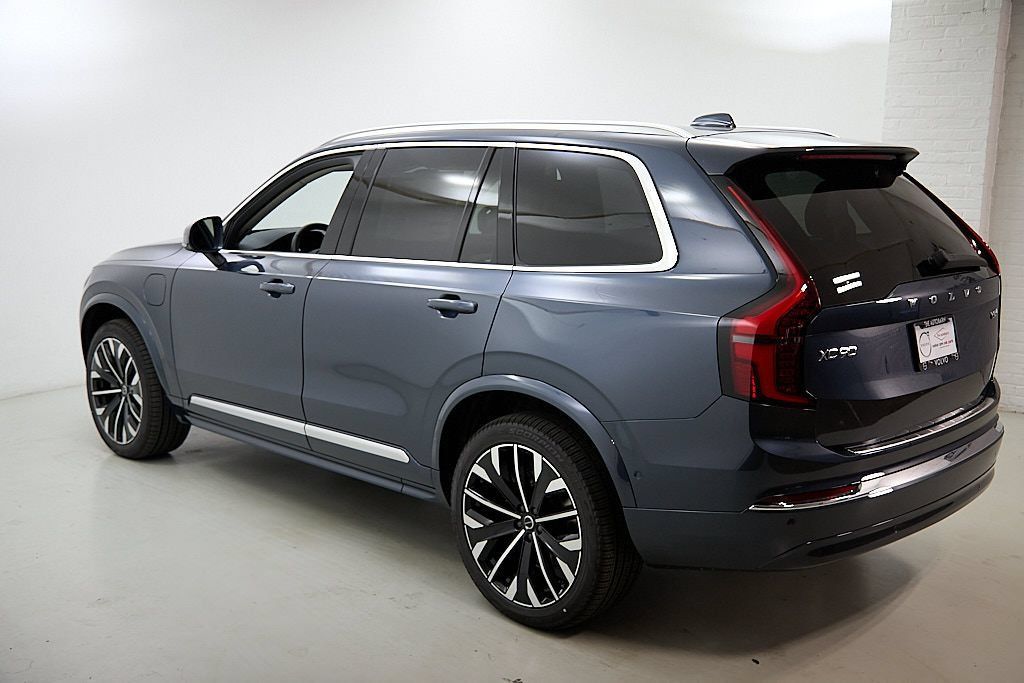 New 2026 Volvo XC90 T8 Plus w/ Protection Package AWD/4WD image 7