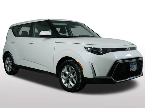 Certified 2023 Kia Soul S image 2