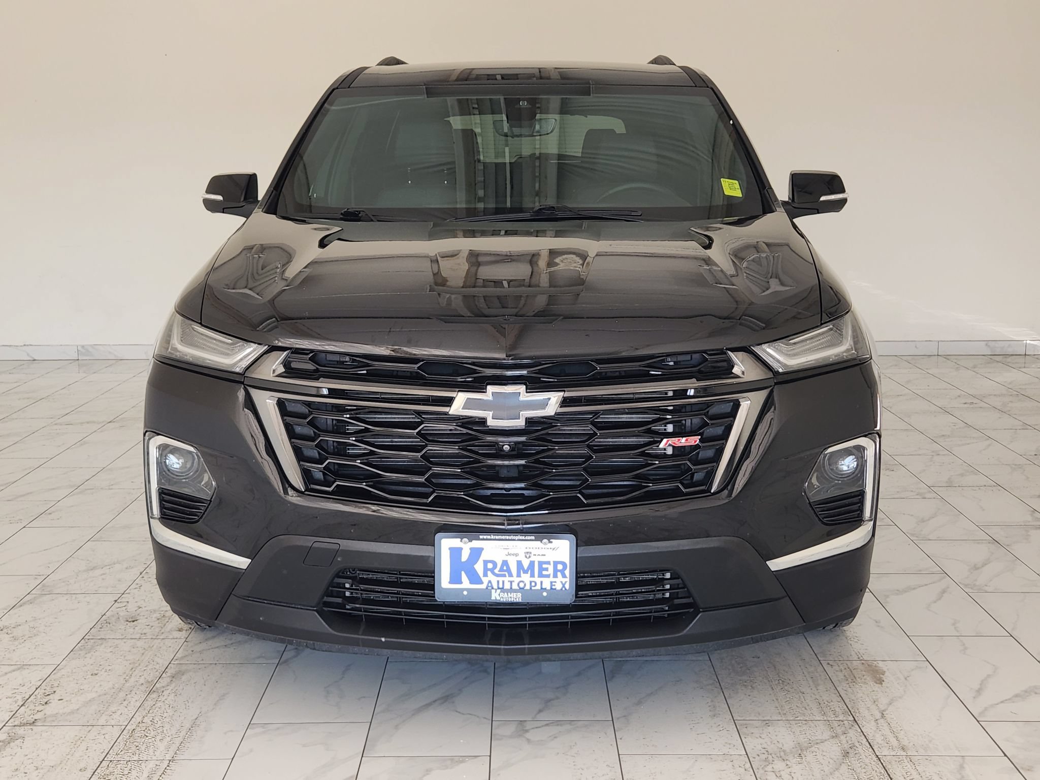 Used 2023 Chevrolet Traverse RS FWD image 2
