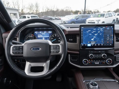 Used 2024 Ford Expedition Limited image 33