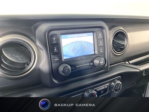 Used 2018 Jeep Wrangler Unlimited Sport S image 4