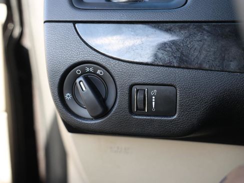 Used 2015 Dodge Grand Caravan American Value Package image 38