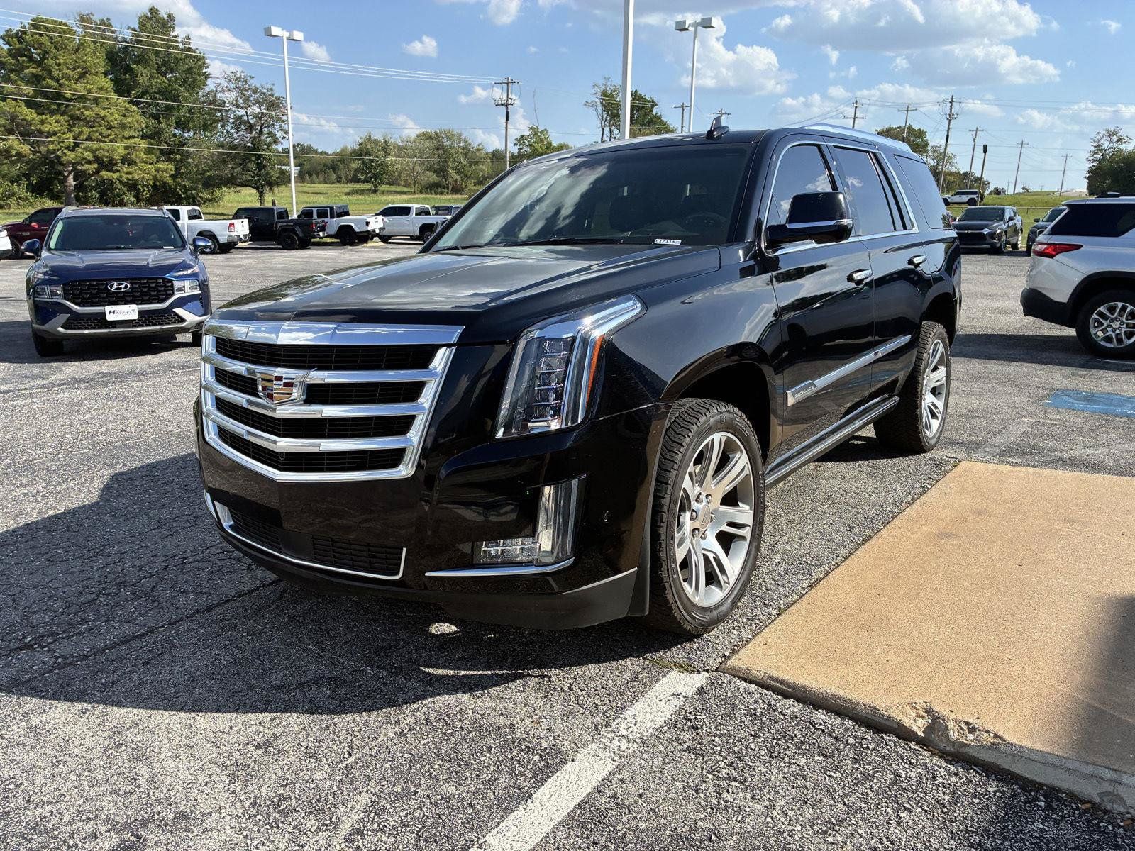 Used 2017 Cadillac Escalade Premium Luxury AWD/4WD image 4