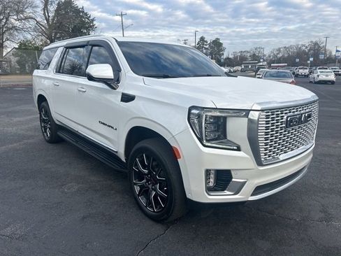 Used 2023 GMC Yukon XL Denali w/ Advanced Technology Package image 6