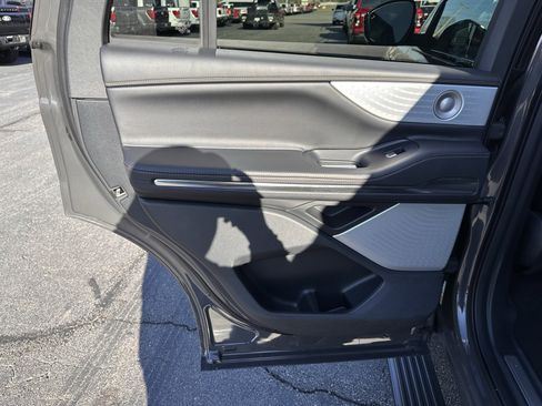 Used 2025 Lincoln Navigator Black Label image 12