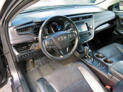 Used 2017 Toyota Avalon Limited image 15