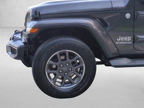 Used 2020 Jeep Gladiator Overland AWD/4WD image 17