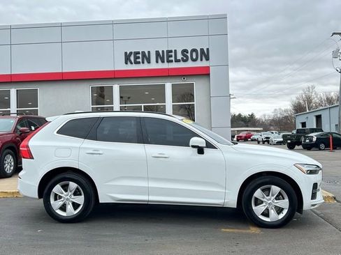 Used 2022 Volvo XC60 B5 Momentum image 15