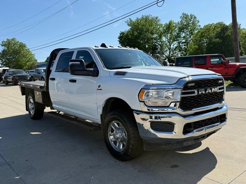 Used 2024 RAM 2500 Tradesman w/ Chrome Appearance Group AWD/4WD image 16