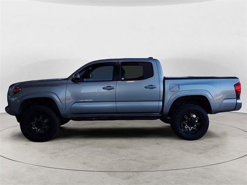 Used 2020 Toyota Tacoma SR5 image 2