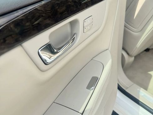 Used 2011 Cadillac DTS Luxury FWD image 16