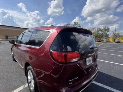 Used 2017 Chrysler Pacifica Touring-L image 2