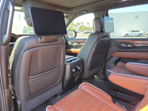 Used 2024 GMC Yukon Denali Ultimate AWD/4WD image 12
