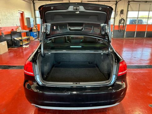 Used 2012 Volkswagen Passat 2.5 SE image 32