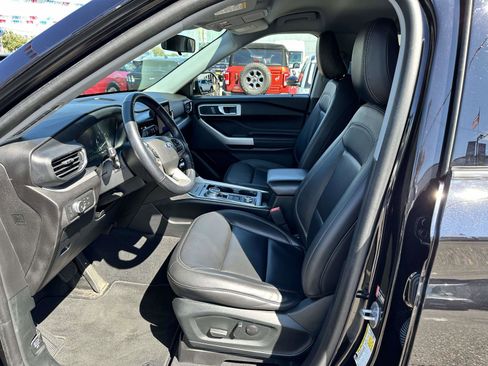 Used 2022 Ford Explorer XLT w/ Equipment Group 202A image 12
