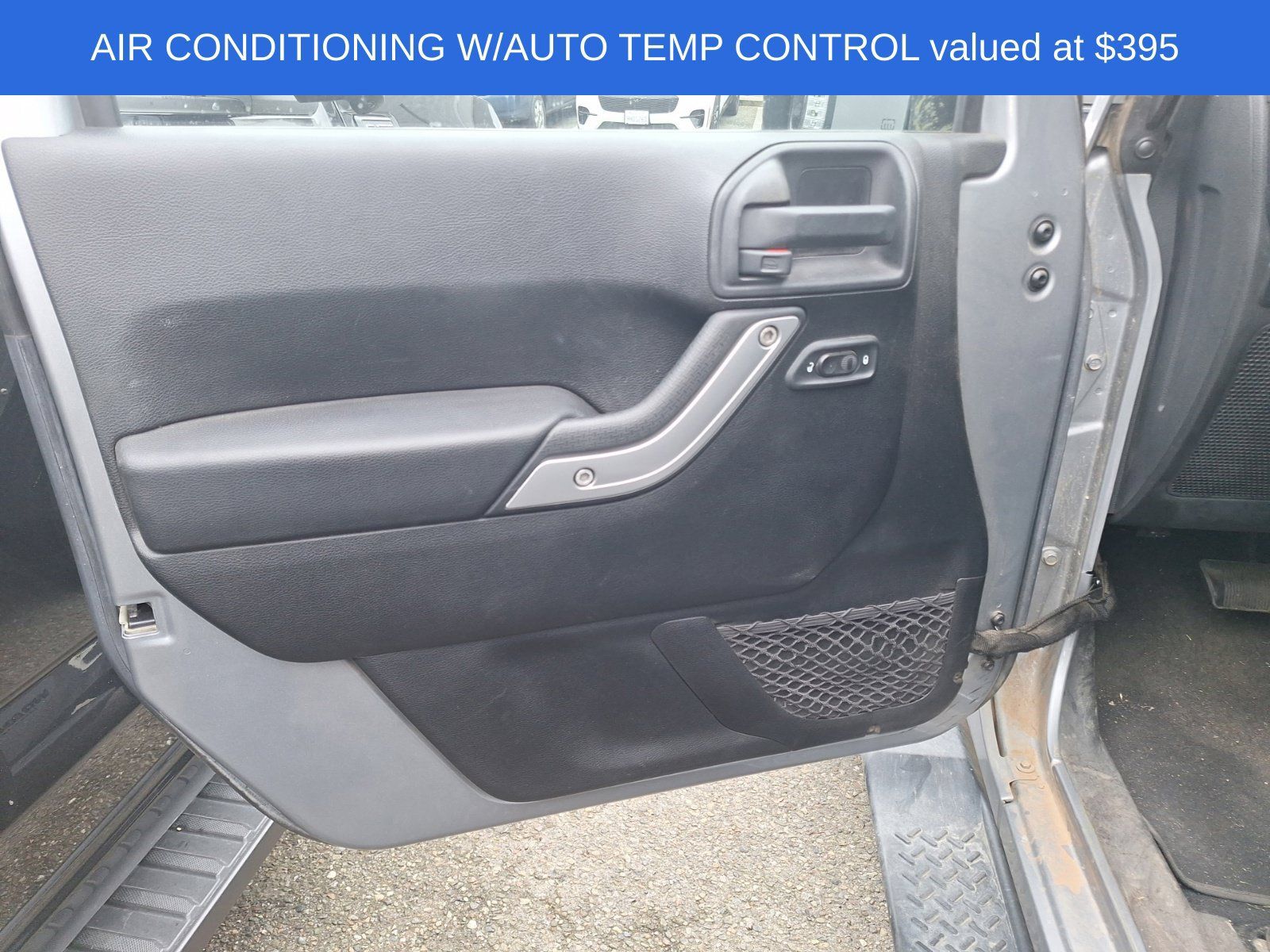 Used 2016 Jeep Wrangler Unlimited Rubicon w/ Connectivity Group AWD/4WD image 11