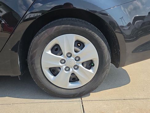 Used 2017 Kia Forte LX FWD image 21
