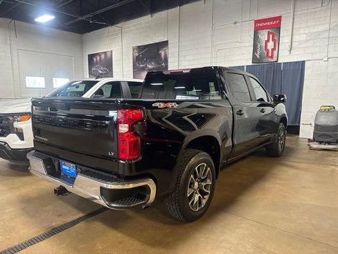 Used 2022 Chevrolet Silverado 1500 LT AWD/4WD image 3