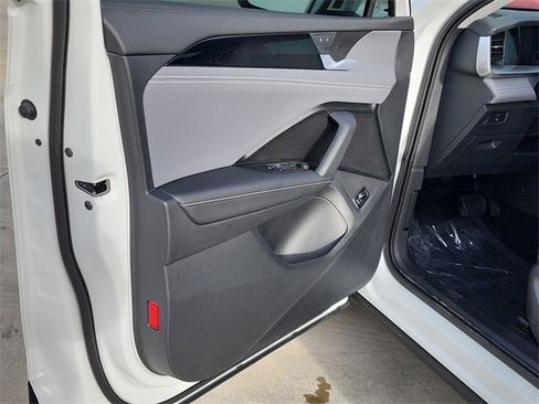 New 2026 Volkswagen Tiguan SE image 10