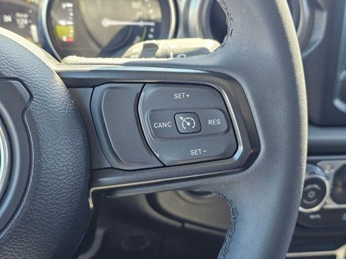 Used 2023 Jeep Wrangler Unlimited AWD/4WD image 31