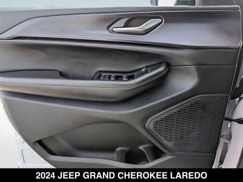 Used 2024 Jeep Grand Cherokee Laredo AWD/4WD image 22