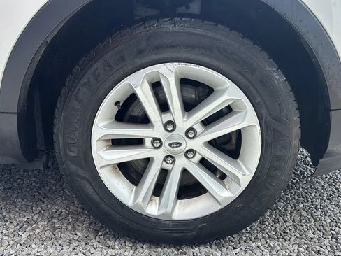 Used 2014 Ford Explorer XLT w/ Equipment Group 202A AWD/4WD image 8
