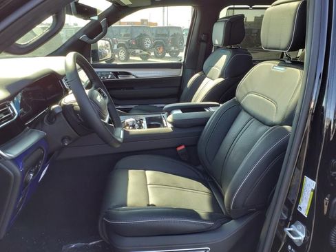 New 2023 Jeep Grand Wagoneer Series II image 17