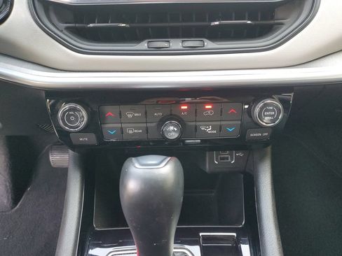 Used 2025 Jeep Compass Limited w/ Elite Group AWD/4WD image 31