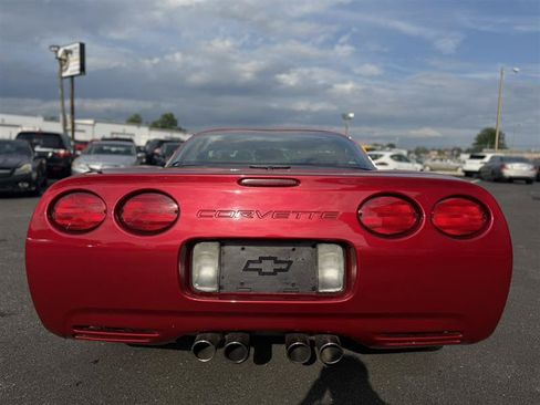 Used 2000 Chevrolet Corvette Coupe w/ Performance Handling Pkg RWD image 9
