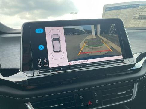 New 2026 Volkswagen Atlas Cross Sport SE image 13