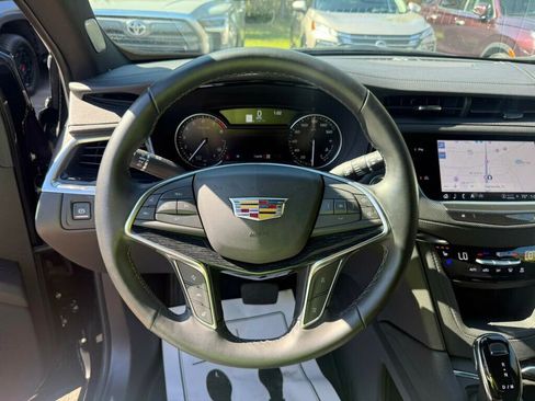 Used 2025 Cadillac XT5 Premium Luxury image 5