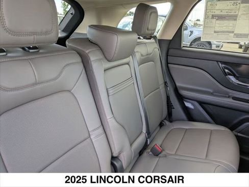 New 2025 Lincoln Corsair Reserve image 13