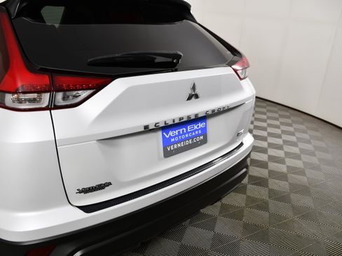 Used 2022 Mitsubishi Eclipse Cross LE image 15