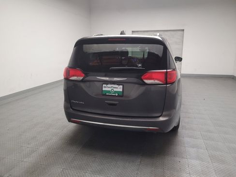 Used 2017 Chrysler Pacifica Touring-L Plus w/ Tire & Wheel Group FWD image 7