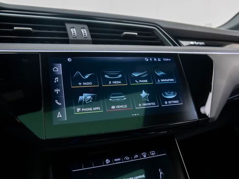 Used 2022 Audi e-tron S Prestige w/ Prestige Package image 22
