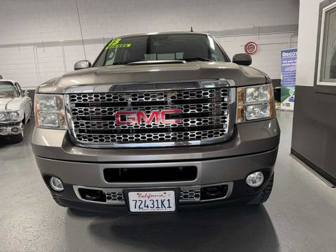 Used 2013 GMC Sierra 2500 Denali w/ Suspension Package, Off-Road AWD/4WD image 10