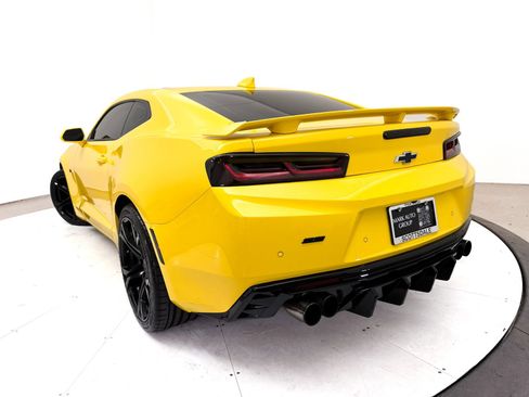 Used 2017 Chevrolet Camaro SS RWD image 8