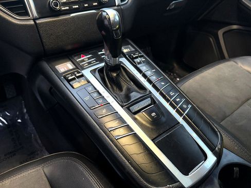 Used 2018 Porsche Macan image 31
