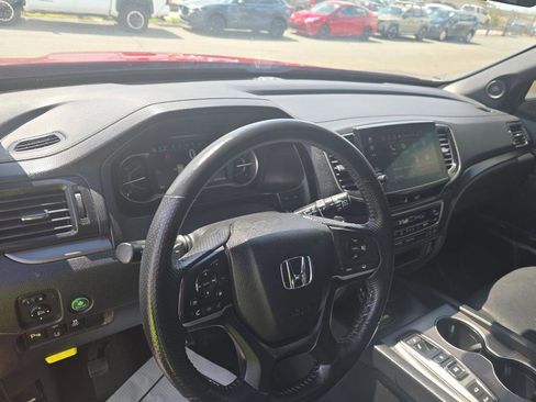 Certified 2025 Honda Passport EX-L image 16